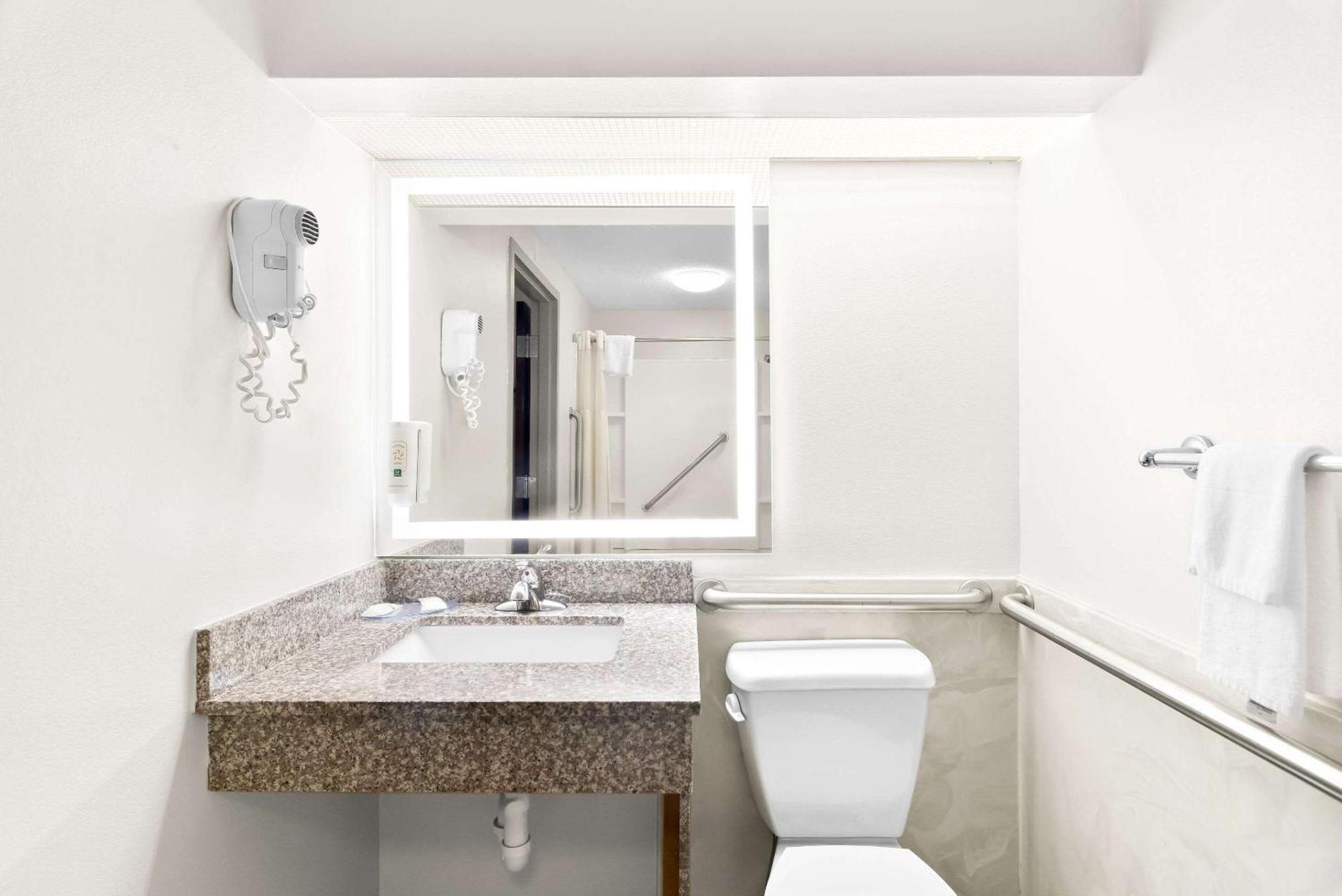 Quality Inn Russellville Экстерьер фото