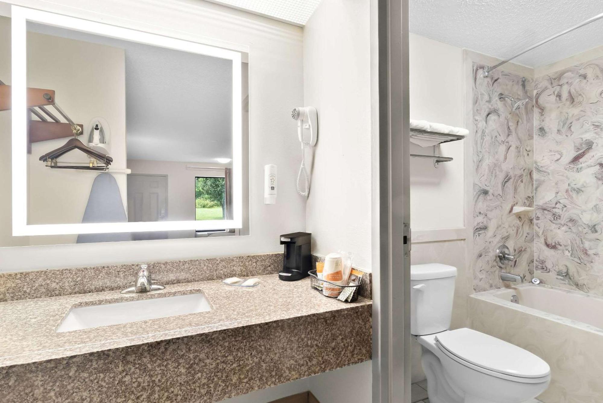Quality Inn Russellville Экстерьер фото
